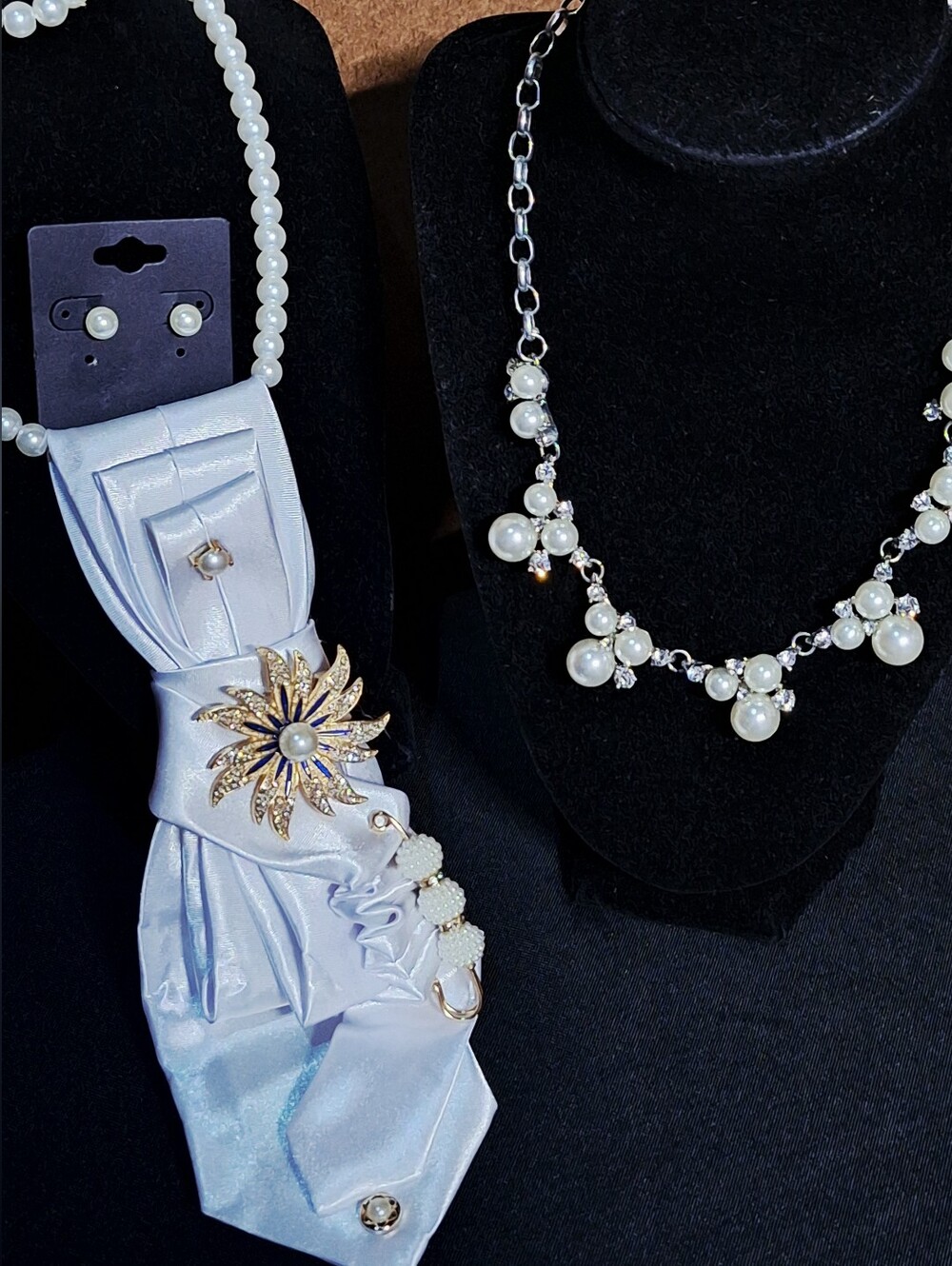 Elegant Pearl Cluster Necklace & Tie Bundle in White - 4 Piece Set.